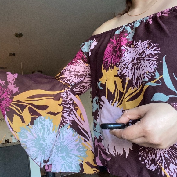 Blouse with flared sleeves - Picture 3 of 3